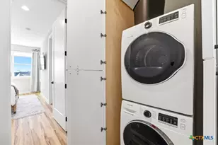 1208 N Academy Ave, New Braunfels, TX 78130 - Photo 17