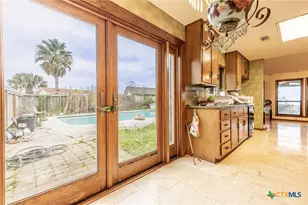 3 Bayshore Dr, Port Lavaca, TX 77979 - Photo 11