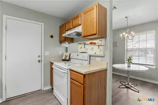 1020 N Beal St, Belton, TX 76513 - Photo 9