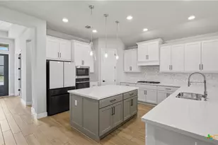 1838 Luna St, New Braunfels, TX 78132 - Photo 7