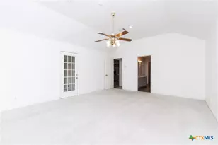 524 Neches St, Belton, TX 76513 - Photo 23