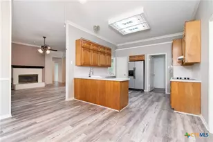 524 Neches St, Belton, TX 76513 - Photo 9