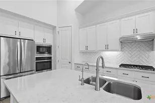1323 Academy Oaks Dr, San Marcos, TX 78666 - Photo 9