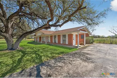 514 Hospital Boulevard, Floresville, TX 78114 - Photo 3