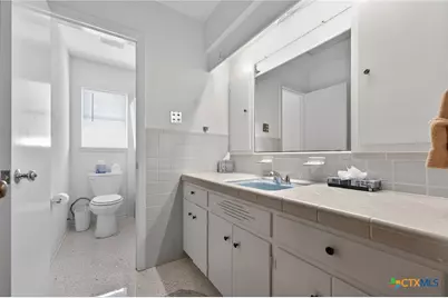 514 Hospital Boulevard, Floresville, TX 78114 - Photo 25