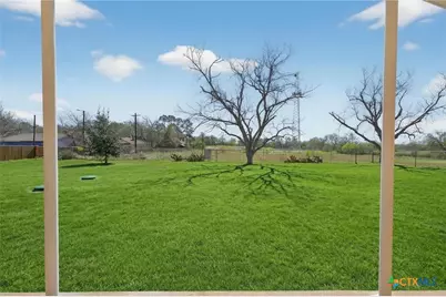 514 Hospital Boulevard, Floresville, TX 78114 - Photo 37