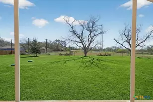 514 Hospital Blvd, Floresville, TX 78114 - Photo 37