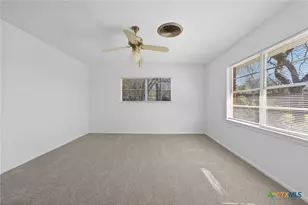 514 Hospital Blvd, Floresville, TX 78114 - Photo 21