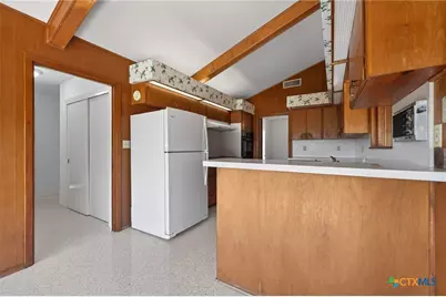 514 Hospital Boulevard, Floresville, TX 78114 - Photo 13