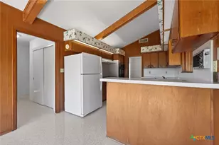 514 Hospital Blvd, Floresville, TX 78114 - Photo 13