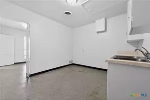 514 Hospital Blvd, Floresville, TX 78114 - Photo 31