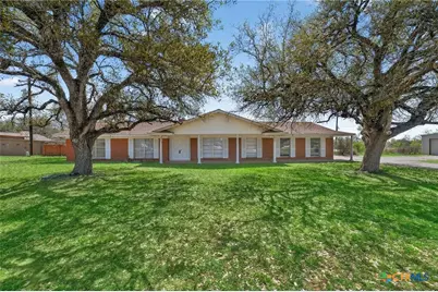 514 Hospital Boulevard, Floresville, TX 78114 - Photo 1