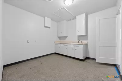 514 Hospital Boulevard, Floresville, TX 78114 - Photo 35