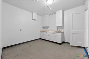 514 Hospital Blvd, Floresville, TX 78114 - Photo 35