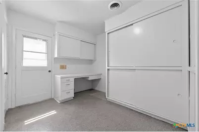 514 Hospital Boulevard, Floresville, TX 78114 - Photo 29