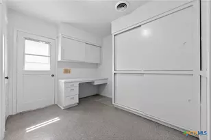 514 Hospital Blvd, Floresville, TX 78114 - Photo 29