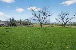 514 Hospital Blvd, Floresville, TX 78114 - Photo 37