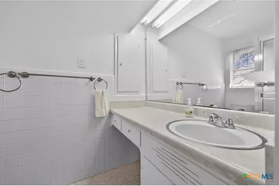 514 Hospital Boulevard, Floresville, TX 78114 - Photo 23