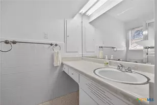 514 Hospital Blvd, Floresville, TX 78114 - Photo 23