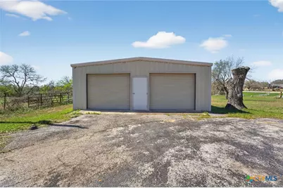 514 Hospital Boulevard, Floresville, TX 78114 - Photo 39