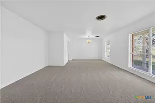 514 Hospital Blvd, Floresville, TX 78114 - Photo 5