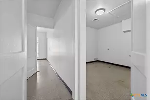 514 Hospital Blvd, Floresville, TX 78114 - Photo 29
