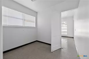 514 Hospital Blvd, Floresville, TX 78114 - Photo 31