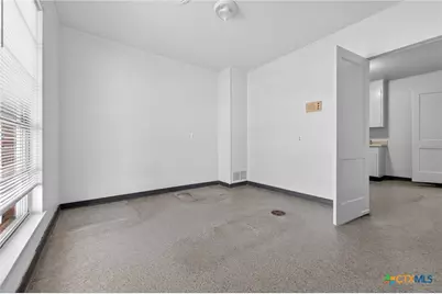 514 Hospital Boulevard, Floresville, TX 78114 - Photo 33