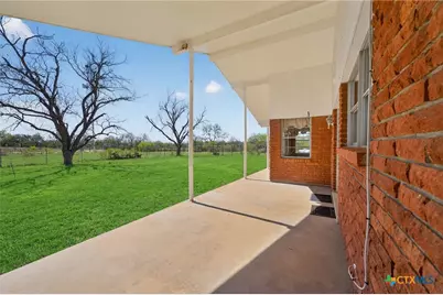 514 Hospital Boulevard, Floresville, TX 78114 - Photo 35