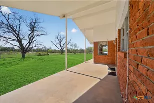 514 Hospital Blvd, Floresville, TX 78114 - Photo 35