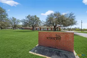 514 Hospital Blvd, Floresville, TX 78114 - Photo 3
