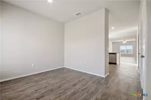 292 Legacy Cir, New Braunfels, TX 78130 - Photo 5