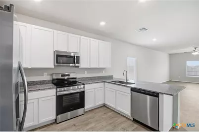 292 Legacy Circle, New Braunfels, TX 78130 - Photo 9