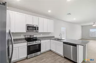 292 Legacy Cir, New Braunfels, TX 78130 - Photo 9