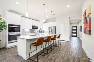 2263 SE Bluewood St, New Braunfels, TX 78132 - Photo 3