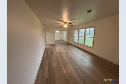 502 W Avenue A, Lampasas, TX 76550 - Photo 19