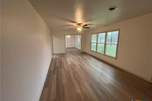 502 W Ave A, Lampasas, TX 76550 - Photo 19