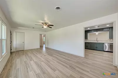 502 W Avenue A, Lampasas, TX 76550 - Photo 11