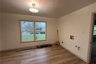 502 W Ave A, Lampasas, TX 76550 - Photo 5