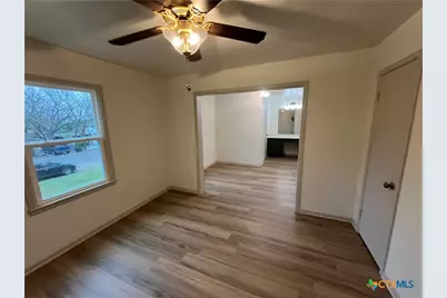 502 W Avenue A, Lampasas, TX 76550 - Photo 15