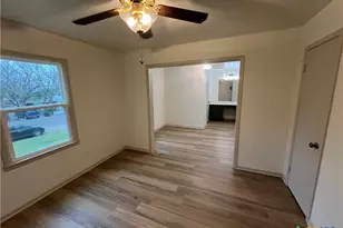 502 W Ave A, Lampasas, TX 76550 - Photo 15