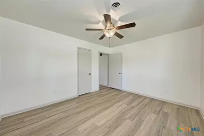 502 W Avenue A, Lampasas, TX 76550 - Photo 29