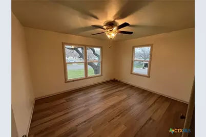 502 W Avenue A, Lampasas, TX 76550 - Photo 9