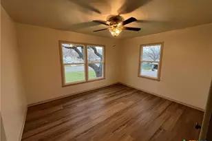 502 W Ave A, Lampasas, TX 76550 - Photo 9