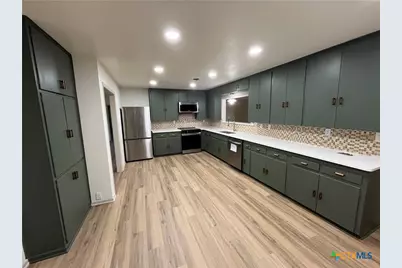 502 W Avenue A, Lampasas, TX 76550 - Photo 7