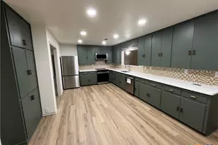 502 W Ave A, Lampasas, TX 76550 - Photo 7