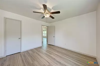 502 W Avenue A, Lampasas, TX 76550 - Photo 21