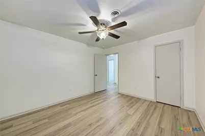502 W Avenue A, Lampasas, TX 76550 - Photo 33