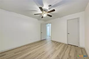 502 W Ave A, Lampasas, TX 76550 - Photo 33