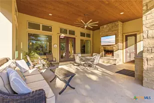 2123 Oakwood Holw, New Braunfels, TX 78132 - Photo 27